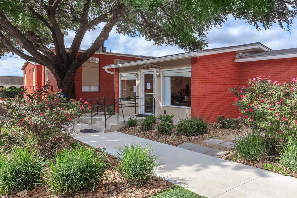 Courtyard at Boston Woods Apartments, San Antonio Texas