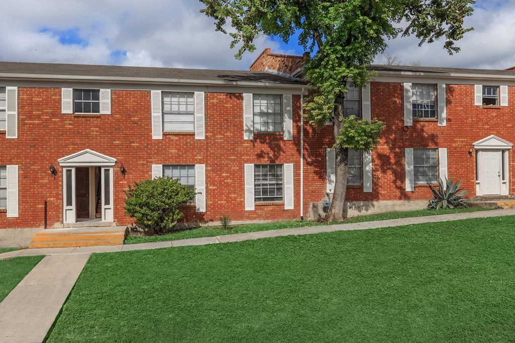 Green Outdoors at Boston Woods Apartments, Texas