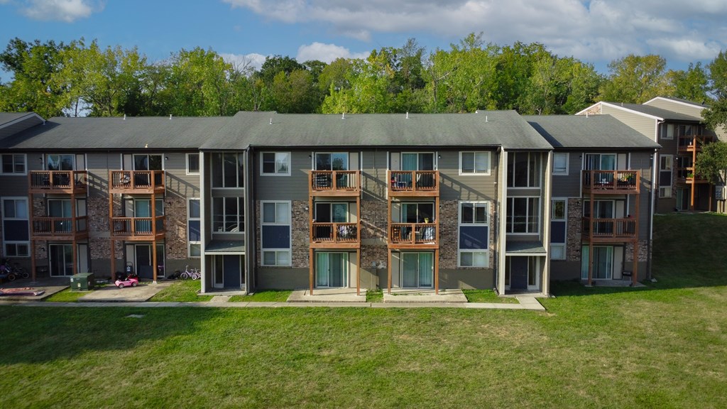 A large building with a green roof and a balcony on the second floor.