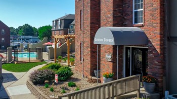 two pools gladstone missouri apartment rental - Photo Gallery 12