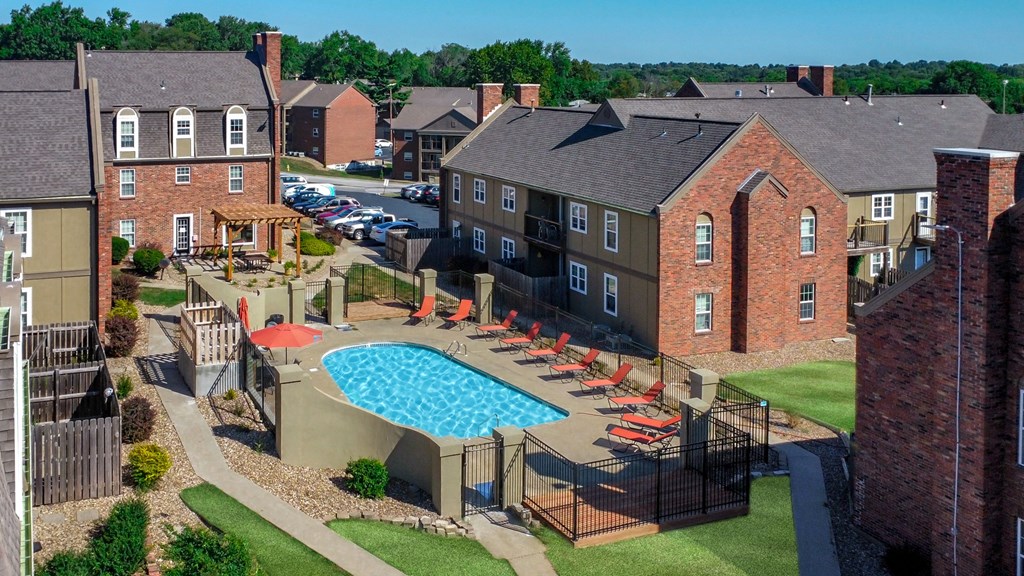 large beautiful pool gladstone missouri apartment rental