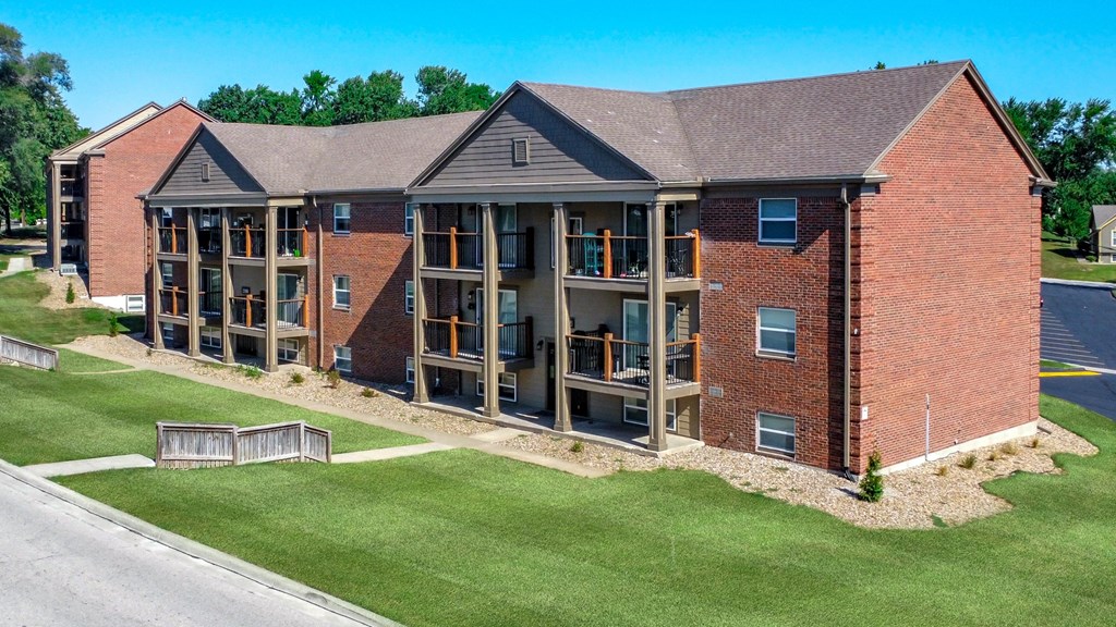3 story gladstone missouri apartment rental