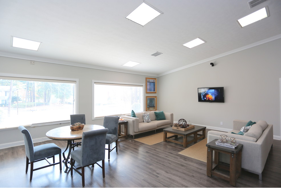 3500 The Vine Apartments in Peachtree Corners are newly renovated and combine contemporary on-site amenities with stylish one, two, and three-bedroom layouts for an all-inclusive experience.