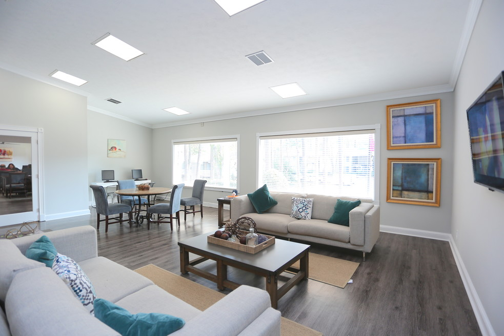 3500 The Vine Apartments in Peachtree Corners are newly renovated and combine contemporary on-site amenities with stylish one, two, and three-bedroom layouts for an all-inclusive experience.