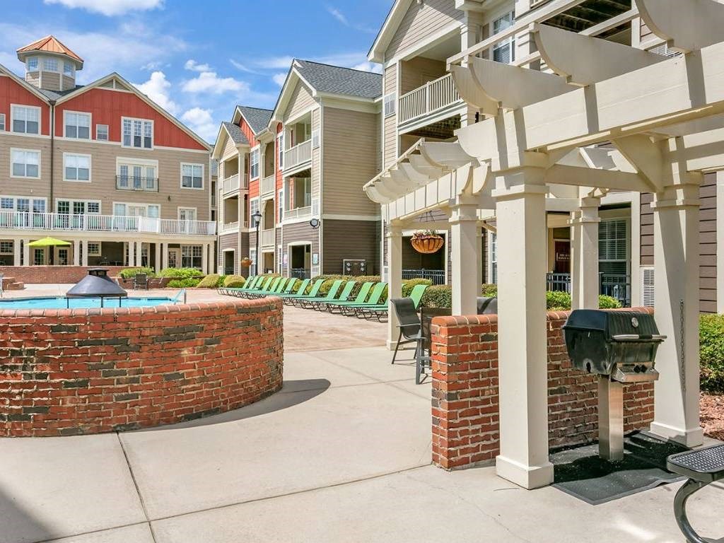 Brentmoor Apartment Homes in Raleigh/Durham offer a variety of signature floor plans, first-class amenities, and in-demand locations, convenient to schools, restaurants and major expressways. Take a tour of our model apartment available now in some of the Triangle's most popular areas, including Raleigh, Durham, Apex, Hillsborough, Holly Springs, Rolesville and Wake Forest.