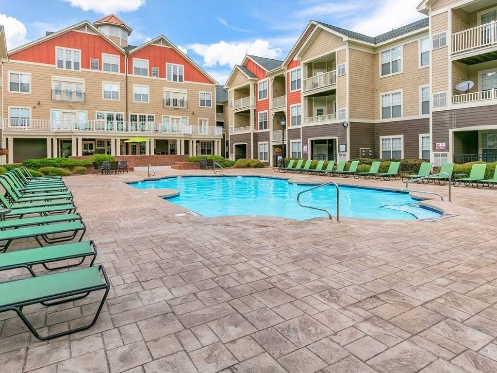 Brentmoor Apartment Homes in Raleigh/Durham offer a variety of signature floor plans, first-class amenities, and in-demand locations, convenient to schools, restaurants and major expressways. Take a tour of our model apartment available now in some of the Triangle's most popular areas, including Raleigh, Durham, Apex, Hillsborough, Holly Springs, Rolesville and Wake Forest.