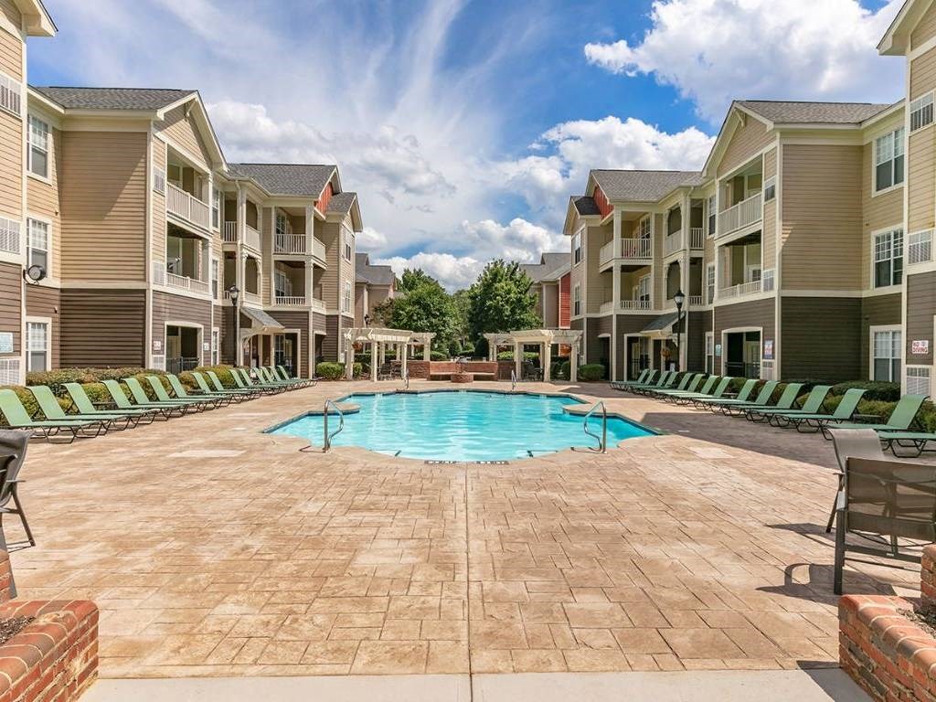 Brentmoor Apartment Homes in Raleigh/Durham offer a variety of signature floor plans, first-class amenities, and in-demand locations, convenient to schools, restaurants and major expressways. Take a tour of our model apartment available now in some of the Triangle's most popular areas, including Raleigh, Durham, Apex, Hillsborough, Holly Springs, Rolesville and Wake Forest.