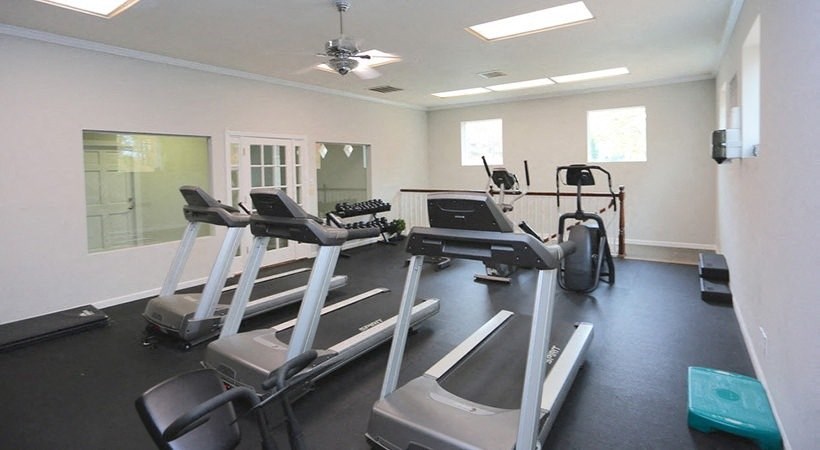 3500 The Vine Apartments in Peachtree Corners are newly renovated and combine contemporary on-site amenities with stylish one, two, and three-bedroom layouts for an all-inclusive experience.