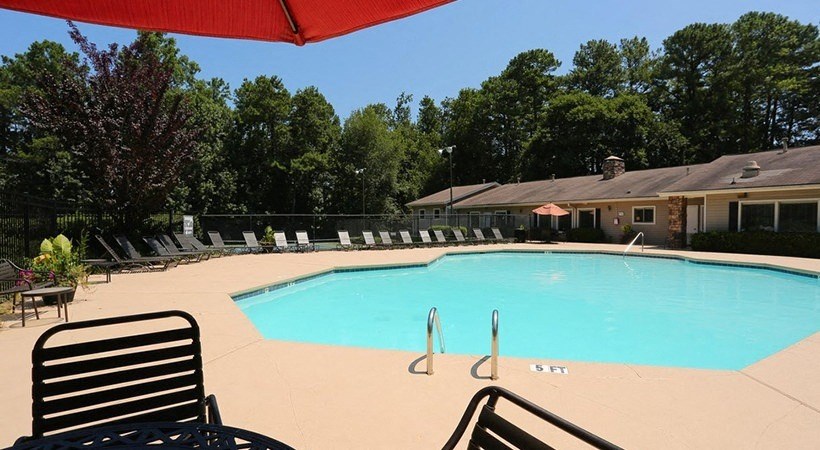 3500 The Vine Apartments in Peachtree Corners are newly renovated and combine contemporary on-site amenities with stylish one, two, and three-bedroom layouts for an all-inclusive experience.