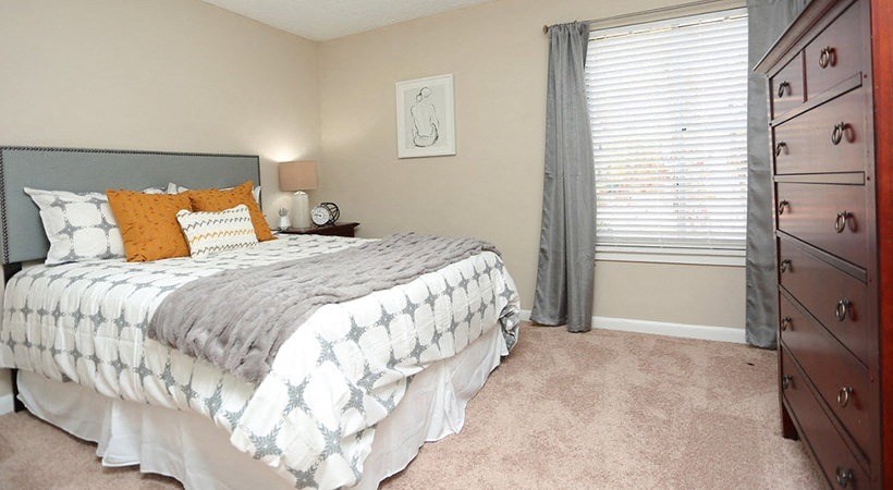 3500 The Vine Apartments in Peachtree Corners are newly renovated and combine contemporary on-site amenities with stylish one, two, and three-bedroom layouts for an all-inclusive experience.