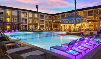 resort-style swimming pool - Photo Gallery 10