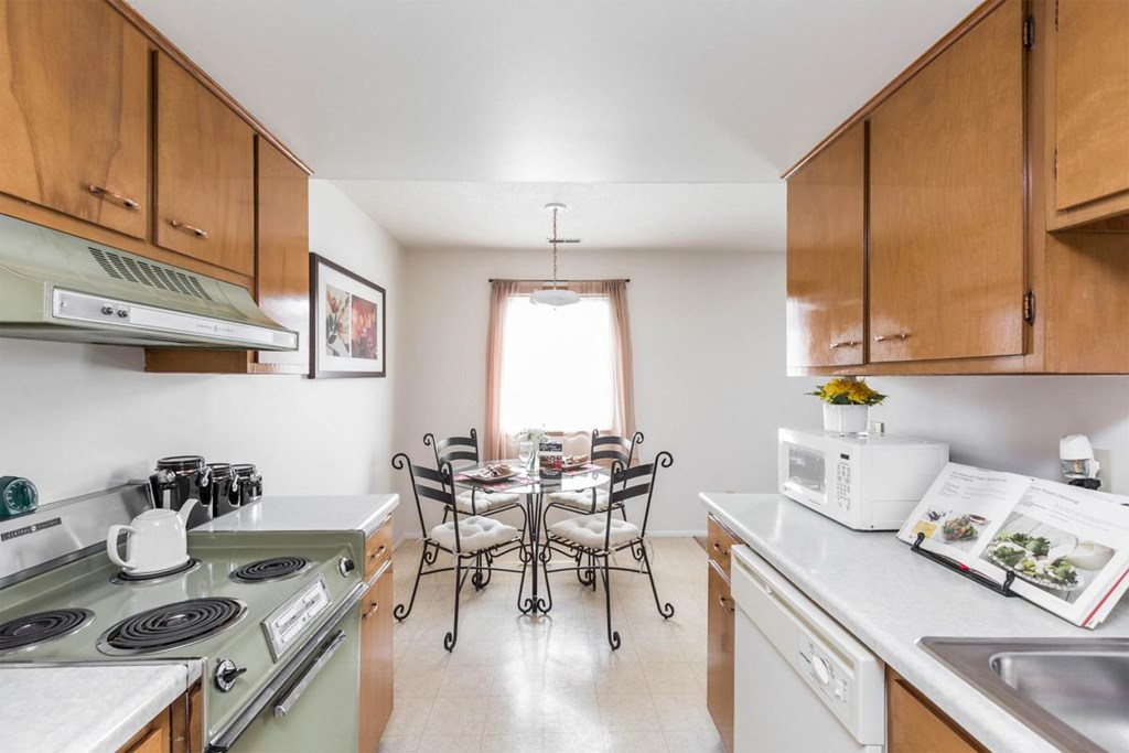 Heritage Apartments is a similar property to Kingston Manor located in Bloomington