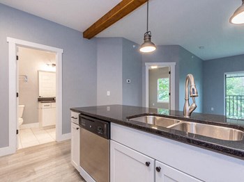 Smith Flats kitchen island - Photo Gallery 2
