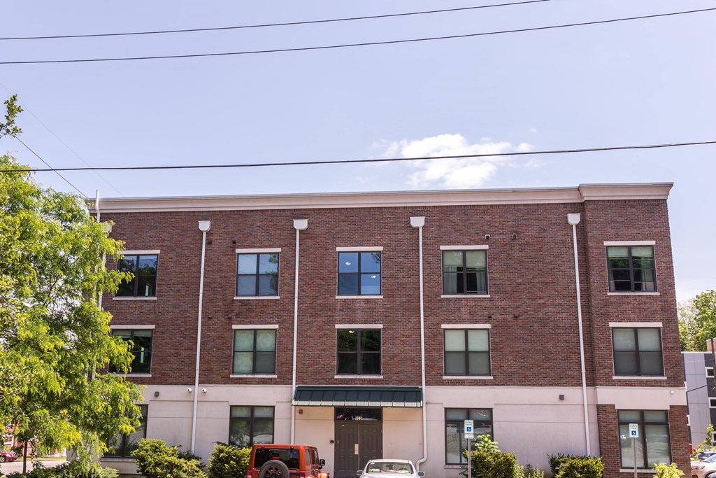 913 Exterior from 923