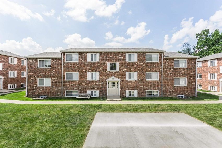 Heritage Apartments is a similar property to The Annex Of Bloomington located in Bloomington