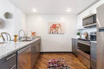 J-centrel affordable apartments living Philadelphia - Photo Gallery 5