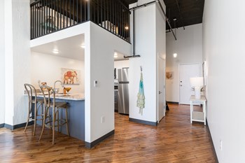 J-centrel affordable apartments living Philadelphia - Photo Gallery 4