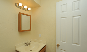 5660 N May Ave 1-2 Beds Apartment for Rent - Photo Gallery 6
