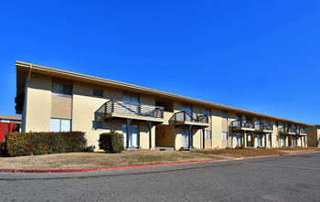 5660 N May Ave 1-2 Beds Apartment for Rent - Photo Gallery 2