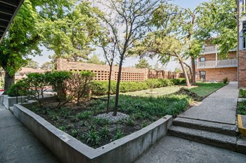 Front Courtyard - Photo Gallery 3