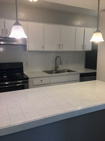 Pendant lighting with island - Photo Gallery 3