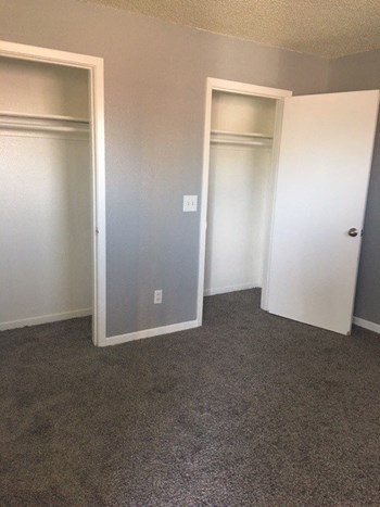 5660 N May Ave 1-2 Beds Apartment for Rent - Photo Gallery 5