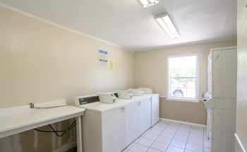 Laundry Facility - Photo Gallery 6