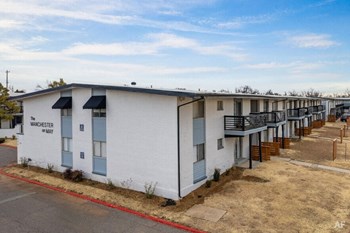 5660 N May Ave 1-2 Beds Apartment for Rent - Photo Gallery 2