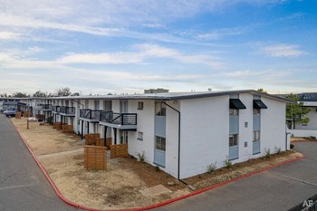5660 N May Ave 1-2 Beds Apartment for Rent - Photo Gallery 3