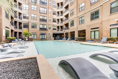 Caroline Post Oak Pool | Houston, TX Apartments | Apartments near the Galleria