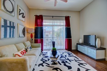 1725 Crescent Plaza 1-3 Beds Apartment for Rent - Photo Gallery 2