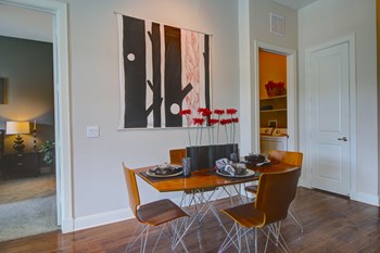 1725 Crescent Plaza 1-3 Beds Apartment for Rent - Photo Gallery 3