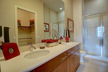 1725 Crescent Plaza 1-3 Beds Apartment for Rent - Photo Gallery 6