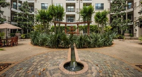 a fountain in the middle of a courtyard