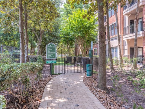 the preserve at ballantyne commons apartments courtyard and sign