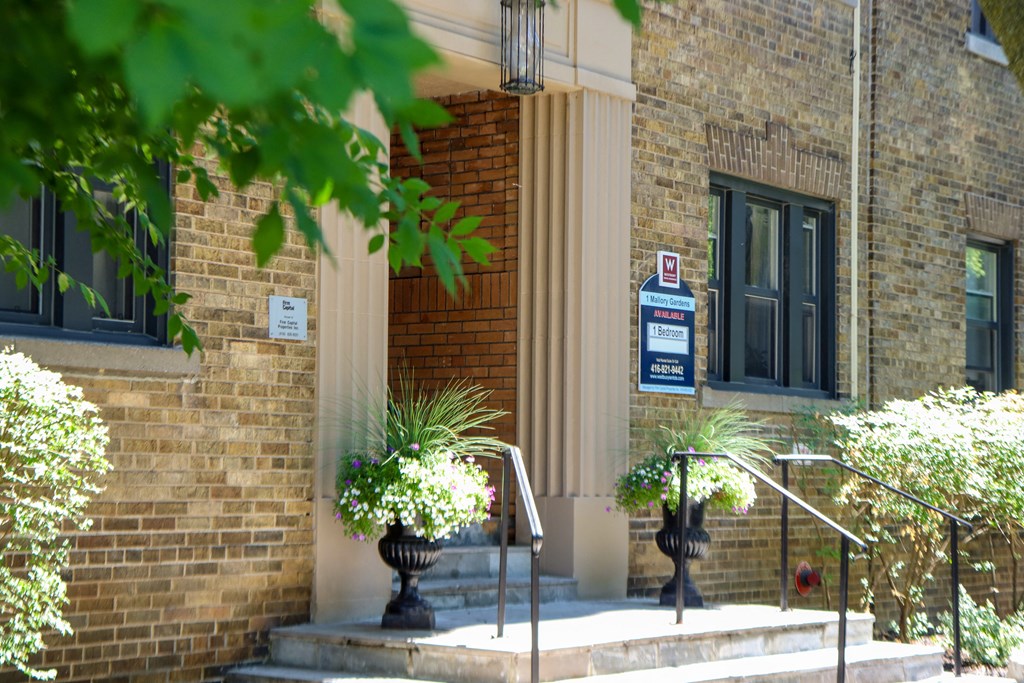 the building where the hotel is located