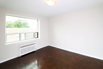 156 Kingston Road Studio-1 Bed Apartment for Rent - Photo Gallery 5