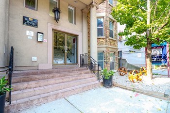 414 Jarvis Street Studio-2 Beds Apartment for Rent - Photo Gallery 2