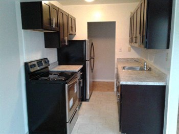 799 Robinson Street 2 Beds Apartment for Rent - Photo Gallery 2