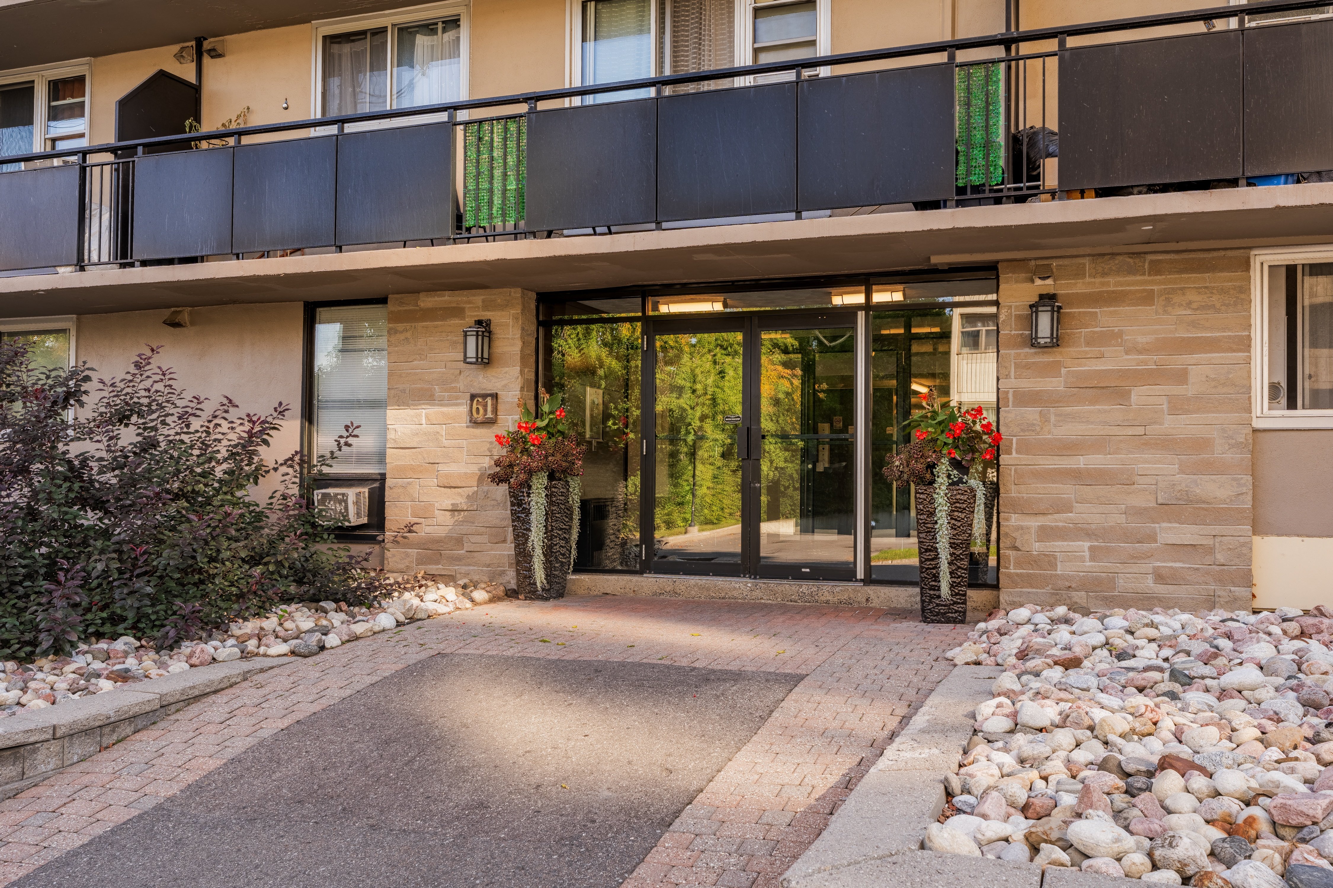 2 bedroom apartment - 61 McEwen, Ottawa 4