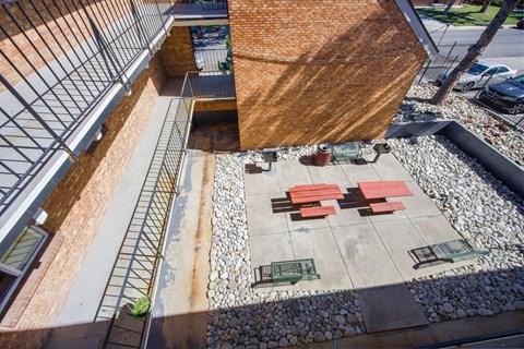 Aerial Courtyard View at Quari Street Apartments, Aurora, CO 80011