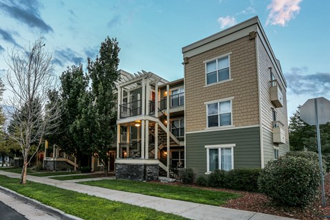 Exquisite Exterior Designs at Belle Creek Apartments, Henderson