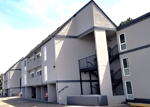 Exterior View at Lakeridge Terrace Apartments, Denver