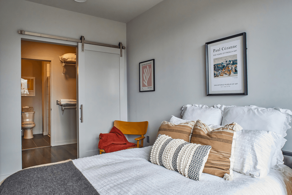 Bedroom with a bed at Sono Central Residential, Norwalk, CT