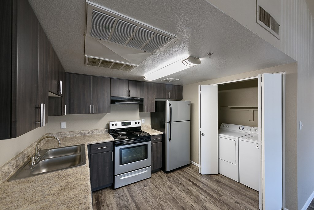 Peoria Apartments- The Flats at Peoria- kitchen