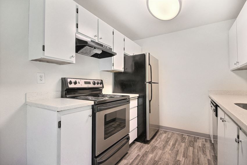 Tacoma Apartments - Miramonte Apartments - kitchen