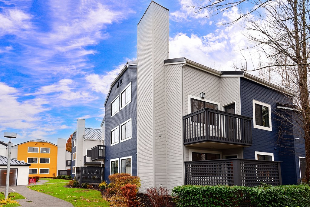 Kent Apartments- Astral Apartments- exterior view