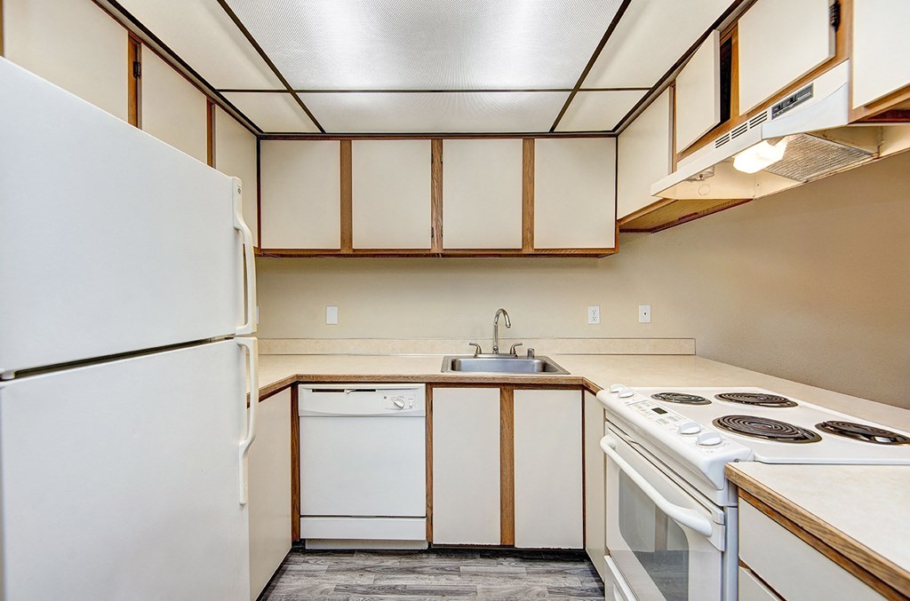 Milton Apartments - Autumn Village Apartments - Kitchen