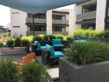 Exterior Lounge Space - Photo Gallery 4