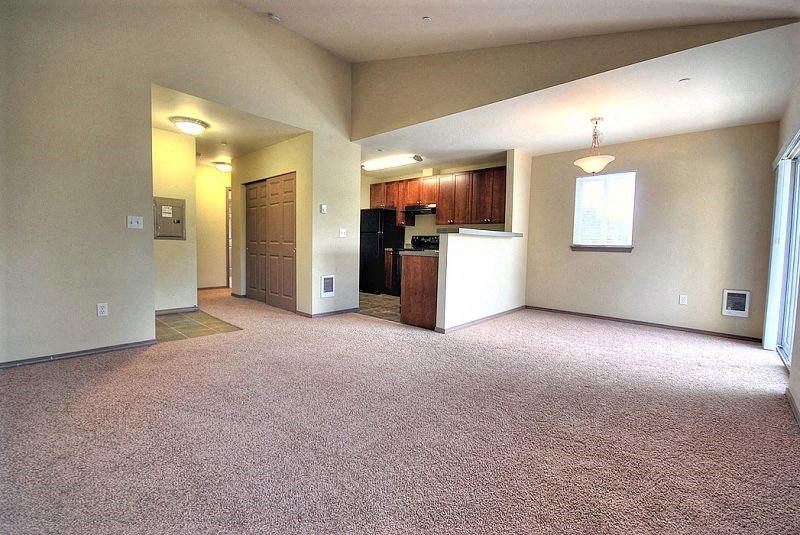 Tacoma Apartments- Heatherstone Apartments- entryway